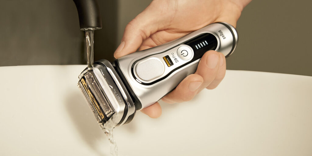 clean electric shaver